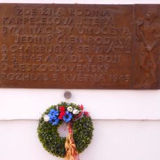 Plaque to Karpeles family