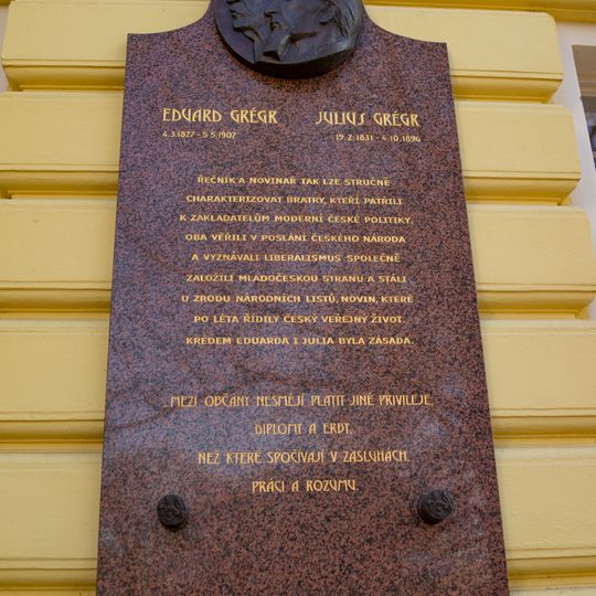 Pamětní deska bratrů Grégrových na paláci Žofín v Praze