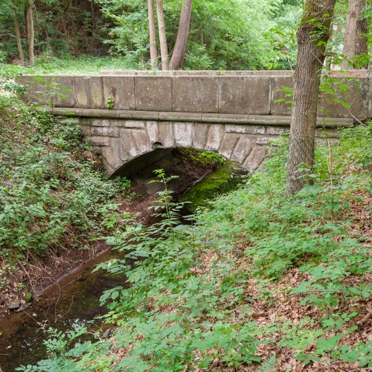 Bogenbrücke über den Gauchsbach-Leitgraben