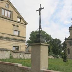 Kříž v ulici Karla Havlíčka Borovského v Oseku