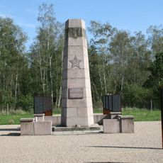 Sachgesamtheit '''Ehrenfriedhöfe für sowjetische Kriegsgefangene''', drei Soldatenfriedhöfe (KII, KIII und KIV) mit zentralen Denkmalen