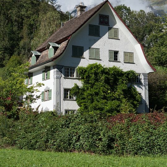 Haus in der Wiese