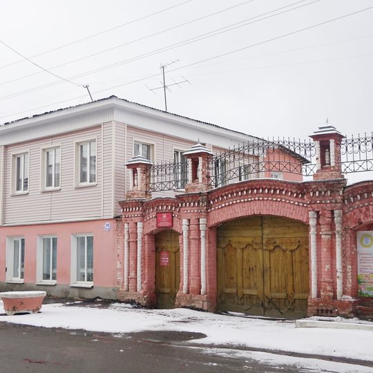 Ворота и часть стены усадьбы Т.Е. Углицких