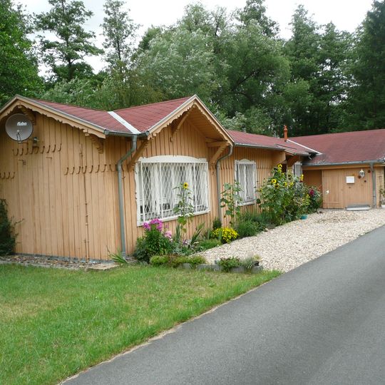 Bahnhof Garsebach; Eisenbahnstrecke Wilsdruff–Döbeln-Gärtitz; Rübenbahn ; Abschnitt Wilsdruff–Meißen Triebischtal; Abschnitt Garsebach–Lommatzsch: Bahnhofsgebäude und ehemaliges Bahnwärterhäuschen (A