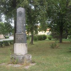 Pomník padlým v Zelenči při silnici na Čertousy