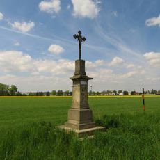 Kříž u Střelic vedle silnice