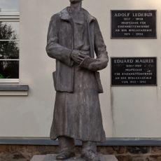 Gusseiserne Figur eines Hüttenarbeiters Leipziger Straße 34