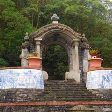 Estrada do Lorena, Monumentos de Victor Dubugras e Área de Mata Circundante