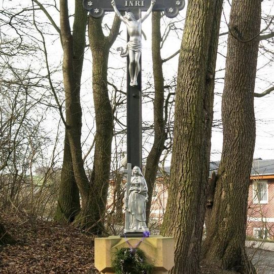 Kříž v ulici V Úvoze v Lešanech