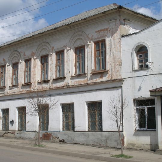 Дом жилой с магазином