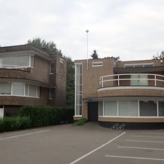 Drie villa's in nieuwe zakelijkheid aan Bredabaan 1175-1177, 1259