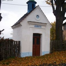 Przydrożna kapliczka domkowa w Błażkowej