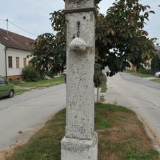 Pranger/ Pfeiler mit Kugel und Schließeisen