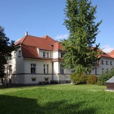 Building B2: Clinic building in the style of reform architecture (individual monument to ID no. 09284584) Hufelandstraße 15