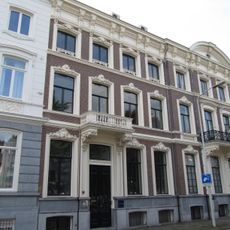 Herenhuis, gebouwd door de aannemer-architecten Bernhard Kuhnel en Johann Diedrich Meiners in eclectische bouwstijl