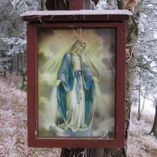 Obrázek Panny Marie u Bouzova na kraji lesa