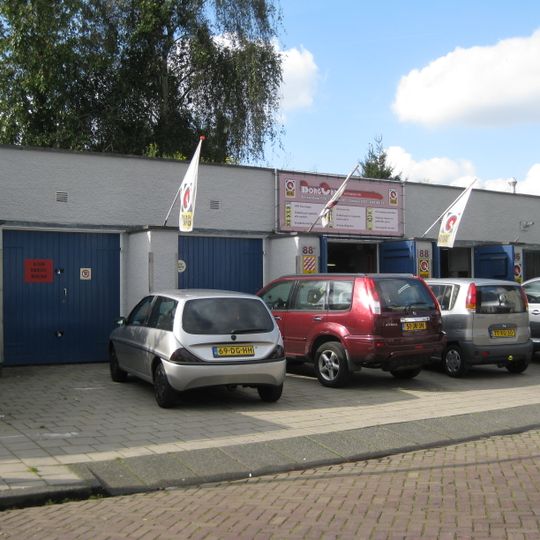 Westelijke reeks van twee reeksen garages