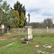 Kříž u domu 230 v Kunraticích u Cvikova