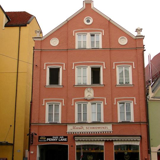 Wohn- und Geschäftshaus