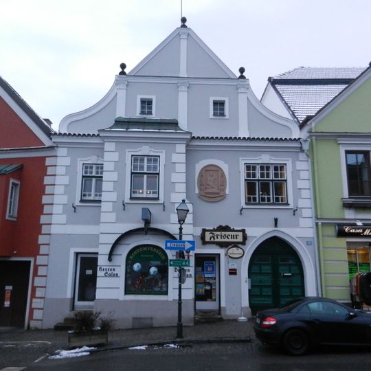 Wohn- und Geschäftshaus