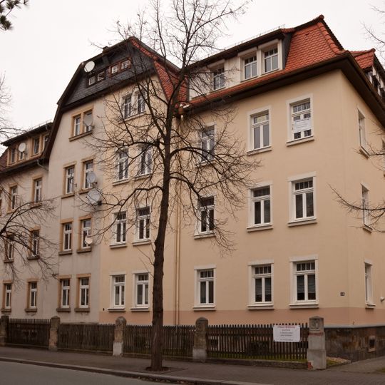 Doppelmietshaus mit Einfriedung Breitscheidstraße 30; 32