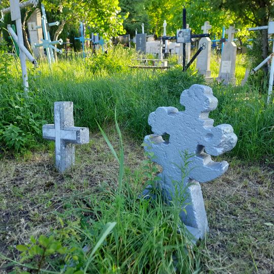 Sculptură populară. La cimitir