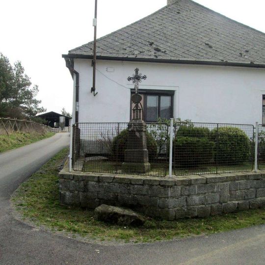 Kříž v jižní části Loužné