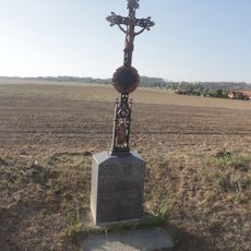 Kříž jižně od Dolních Lažan