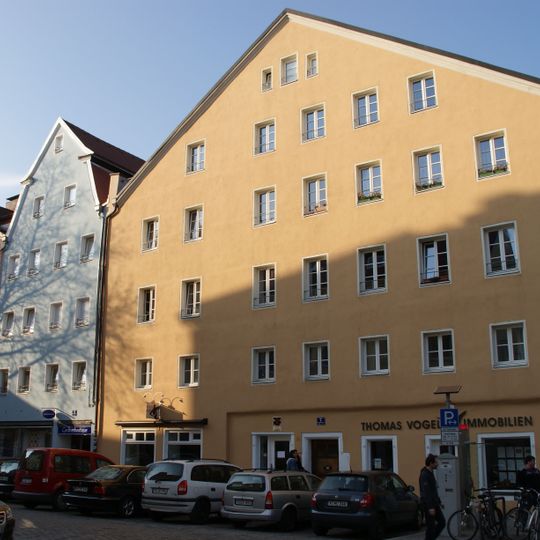 Wohn- und Geschäftshaus