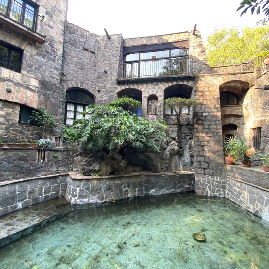 Monumental House Emilio El Indio Fernandez