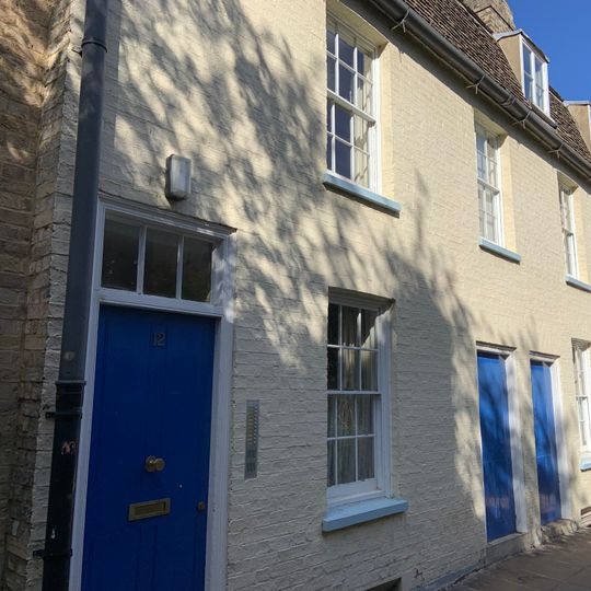 12-15, St Edward's Passage