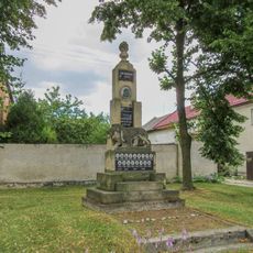 Pomník padlým ve Střelicích v centru obce