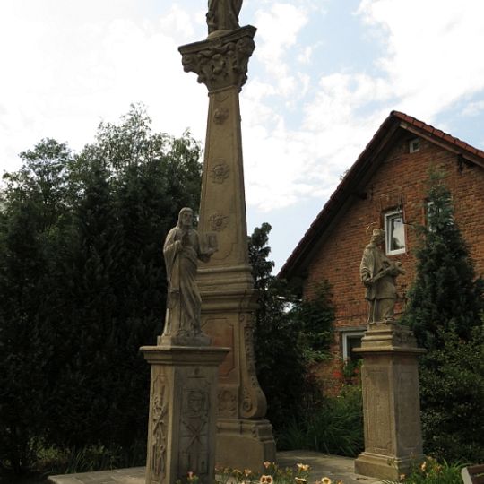 Sochy Panna Marie Immaculata, svatý Jan Nepomucký, svatý Metoděj