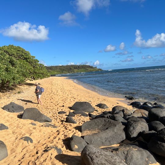 ʻAliomanu Beach