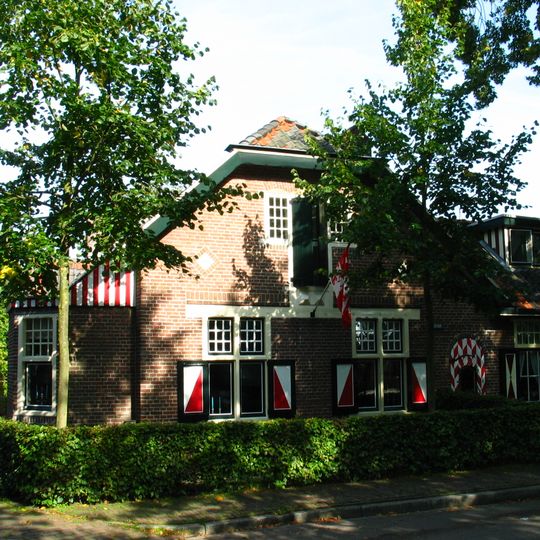 Brink 12, Haarzuilens