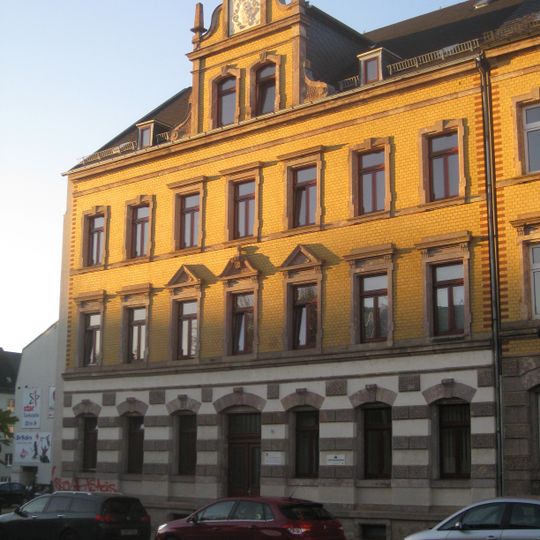 Mietshaus in ehemals geschlossener Bebauung Bernhardstraße 51
