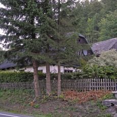 Venkovská usedlost s drátovnou