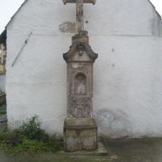 Kříž u silnice v centru Děčan