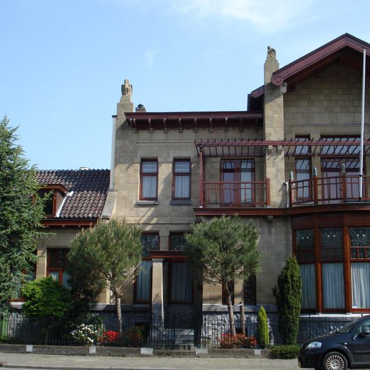 Woonhuis op de Amerikaanse architectuur van L. Sullivan geïnspireerde Overgangsstijl