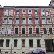 Mietshaus in geschlossener Bebauung Zieschestraße 29