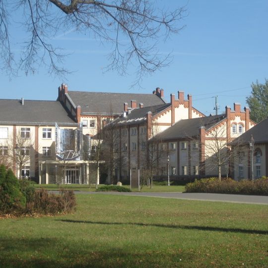 Ehemaliges Gaswerk mit Direktorenwohnhaus einschließlich Vorgarten und Häusern A, B, C, E, F und P Straße der Nationen 140