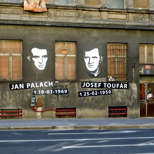 Památník Josefa Toufara a Jana Palacha na bývalém Borůvkově sanatoriu v Praze