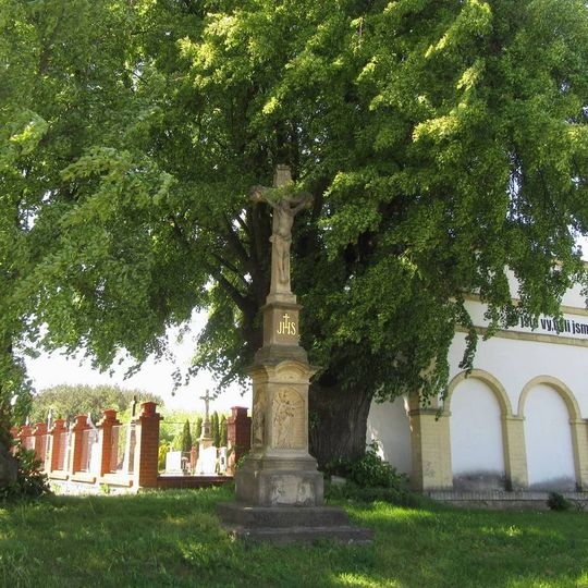 Kříž v Koválovicích u hřbitova