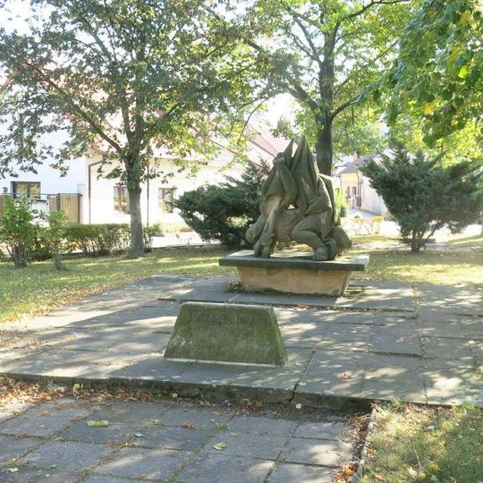 Pomník obětem 2. světové války na náměstí Pod Martinem v Kostelci nad Labem