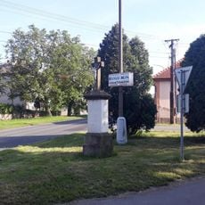 Kříž v Čisté na křižovatce
