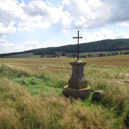 Kříž severně od Hodovízu u smírčího kříže