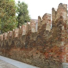 Mura medievali di piazza Castigliano