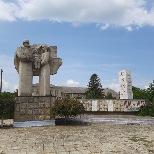 Monument în memoria consătenilor căzuți în război