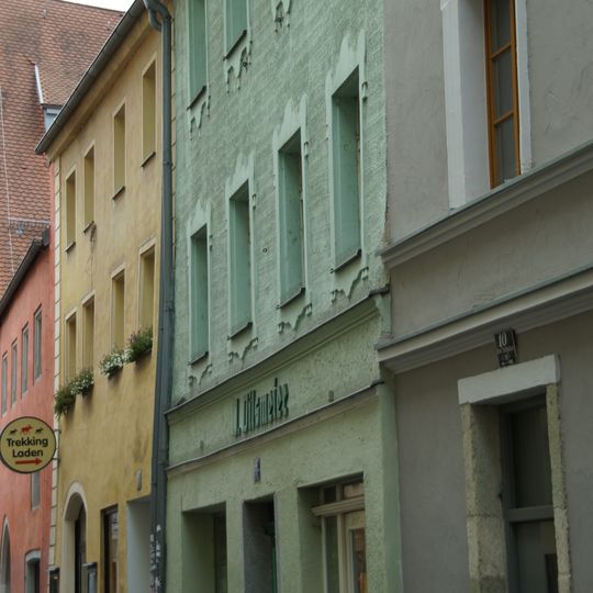 Wohn- und Geschäftshaus