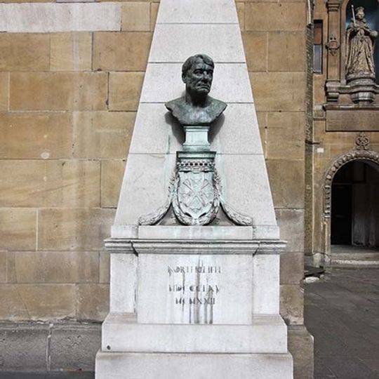 Monument to Alfred Harmsworth, 1st Viscount Northcliffe
